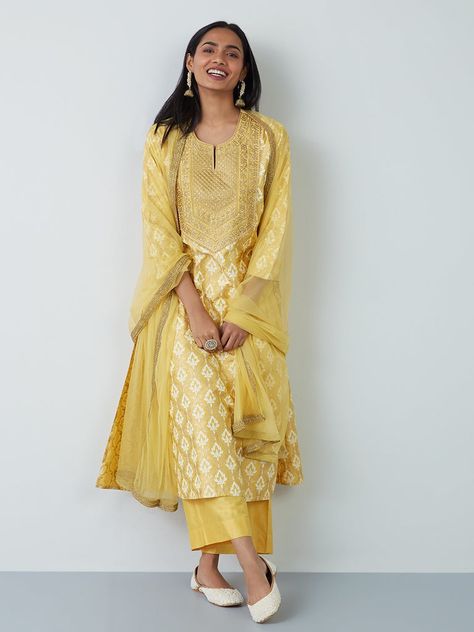 Yellow Pakistani Dress, Yellow Silk Suit, Haldi Dress, Lace Blouse Design, Haldi Outfits, Gown With Dupatta, Couple Wedding Dress, Simple Kurta Designs, Casual Indian Fashion