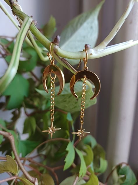 Witchy moon earrings Wiccan Earrings, Witchy Earrings, Schmuck Diy, Witchy Jewelry, Pretty Room, Witchy Vibes, Moon Earrings, Dainty Earrings, Larp