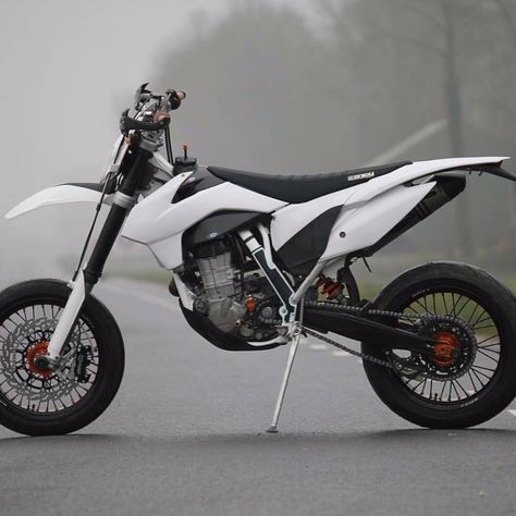 Supermoto 125, Ktm Supermoto, Cool Dirt Bikes, Motorcross Bike, Ktm 690, Motorcycle Clothing, Motorcycle Dirt Bike, Motocross Bikes, Moto Bike