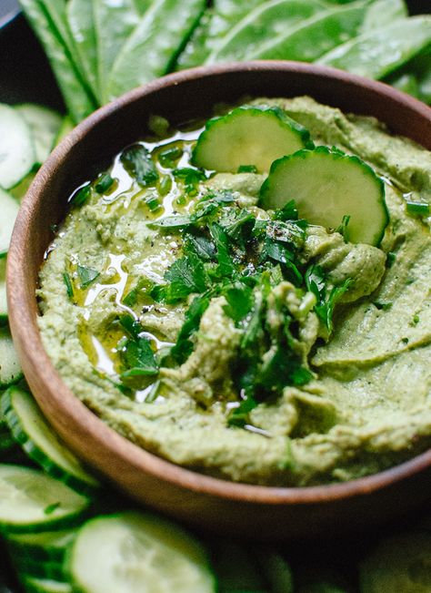 Ultra creamy  homemade hummus with lots of herbs - cookieandkate.com Green Hummus Recipe, Green Goddess Hummus, Hummus Healthy, Healthy Hummus Recipe, Healthy Hummus, Cookie And Kate, Healthy Afternoon Snacks, Herb Recipes, Homemade Hummus