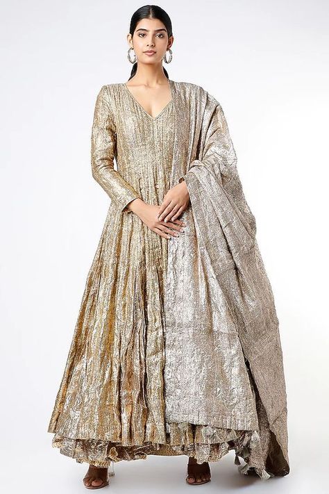 Itrh Silver Dupatta, Kalidar Anarkali, Latest Designer Lehenga, Kaftans Dresses, Designer Lehengas, Embroidered Anarkali, Indian Fashion Designers, Anarkali Dress, Fashion Attire