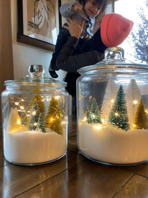 Bring the magic of Christmas into your home or workplace by making some easy DIY snow globes. Step 1: Make your snow ! I was looking for fake snow everywhere and I finally found some on Amazon. You can use any fake snow you find to achieve the same effect I got. I grabbed a large enough mixing bowl to start making my snow. This is the fake snow I purchased from Amazon . It’s called instant snow by Let it snow and all you do is add water ! For this small baggie I added half a gallo… Glass Jar Snow Globes, Large Snow Globe, Fake Snow Centerpiece, Faux Snow Diy, Let It Snow Decorations, Faux Snow Decorating Ideas, Snow Globe Centerpiece Diy, Snow Terrarium, Fake Snow Decorations