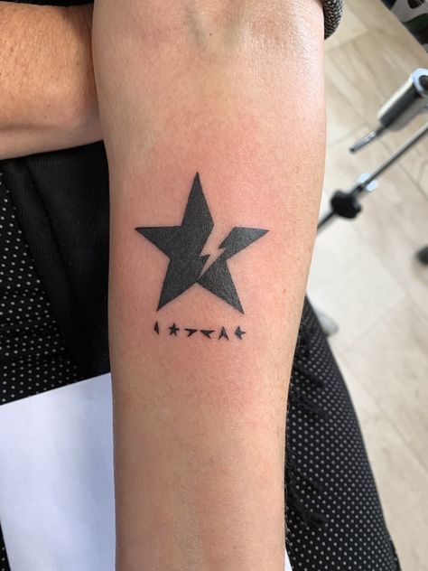 Black Star David Bowie Tattoo, Small Bowie Tattoo, Star Man Tattoo David Bowie, David Bowie Tatoos, Bowie Inspired Tattoo, David Bowie Jacket, David Bowie Inspired Tattoos, David Bowie Tattoo Small, Rockstar Tattoo Ideas