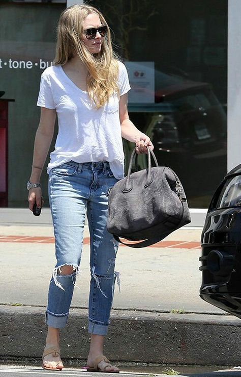 #amandaseyfried #outfit #fashion Amanda Seyfried Style, Dress Designs For Stitching, Amanda Seyfried, Celebrity Street Style, Girl Crushes, Celebrity Outfits, White Top, Daily Outfits, Summer Looks