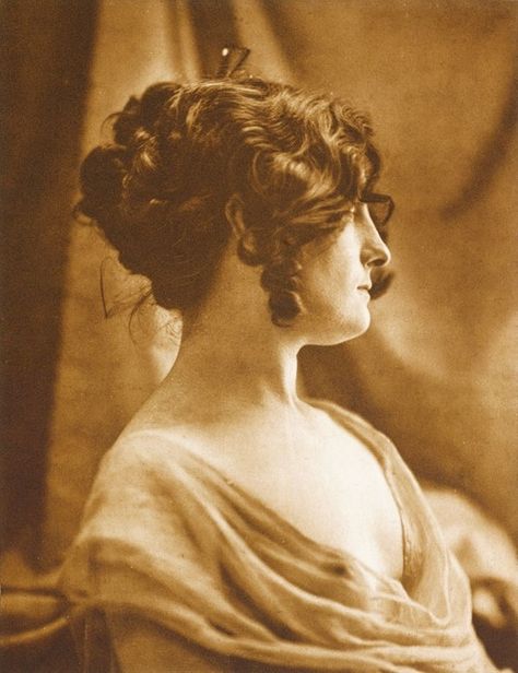 So good! Except for the loose curls in the face. (A young woman in profile, 1898. Photo by Maurice Bremard.) 1800s Hair, 1800s Hairstyles, Woman In Profile, Historical Hairstyles, Edwardian Hairstyles, Victorian Hairstyles, Victorian Women, Loose Curls, Edwardian Era