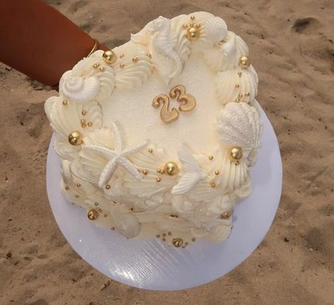 Boho Cakes Birthdays, Old Fashion Cakes, 22 Birthday Cakes, Shell Birthday Cake, 22 Bday Cake, Gold Cake Design Birthday, Planet Cake Pops, Bday Cakes Aesthetic, Artsy Cake