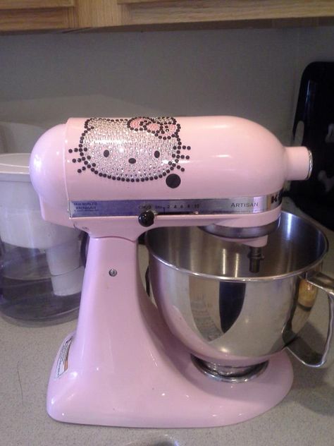 Hello Kitty KitchenAid Gaaaaaàáåæâãässssspppppp! Suddenly my kitchenAid doesn't look so impressive anymore Hello Kitty Appliances, Hello Kitty Kitchen, Hello Kitty Merchandise, Hello Kitty House, Story Birthday, Charmmy Kitty, Miss Kitty, Hello Kit, Soccer Party