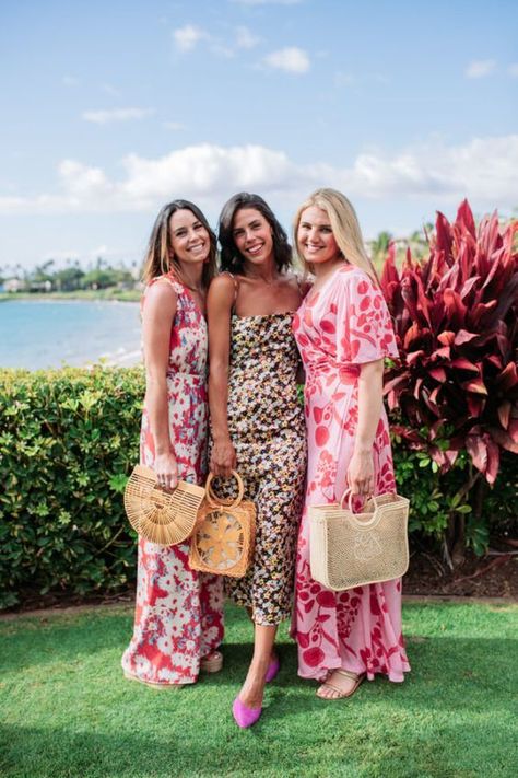 What to wear to a destination wedding - from Hawaii, to Mexico, to the Caribbean to Italy, I've got you covered! #weddingguest #weddingdress #guestdress Tropical Wedding Attire, Hawaii Wedding Guest, Destination Wedding Guest Attire, Festive Wedding Attire, Beach Formal Wedding, Resort Formal, Coastal Cocktail, Wedding In Vegas, Four Seasons Maui