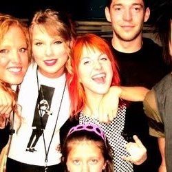 jen’s alt HAYLEY DAY on Twitter: "don’t hit me up ever… " Cute Simple Wallpapers, Hayley Williams, Swift 3, Paramore, Music Bands, Hot Topic, My Girl, Love Her, Cool Photos