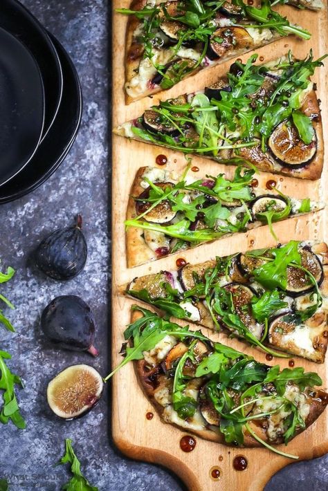 Fig Blue Cheese, Cheese Flatbread Pizza, Arugula Flatbread, Fig Flatbread, Figs Blue Cheese, Blue Cheese Pizza, Fig Pizza, Honey Balsamic Vinaigrette, Fall Appetizer