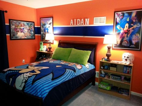 Sonic bedroom. Graphic wall art and bedding add to the vibrant walls making this room as energetic as the kid who plays in it. Mario Sonic Bedroom, Sonic The Hedgehog Bedroom Decor, Sonic The Hedgehog Room Ideas Boys, Sonic Bedroom Decor, Sonic Themed Room, Sonic The Hedgehog Room Decor, Anime Bedroom Ideas For Boys, Sonic The Hedgehog Room Ideas, Sonic Themed Bedroom