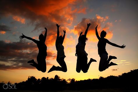 4 Best Friends, Friendship Pictures, Photos Bff, Pretty Wallpapers Tumblr, Friend Pictures Poses, Sunset Silhouette, About Friendship, Best Friend Photography, Happy Photography