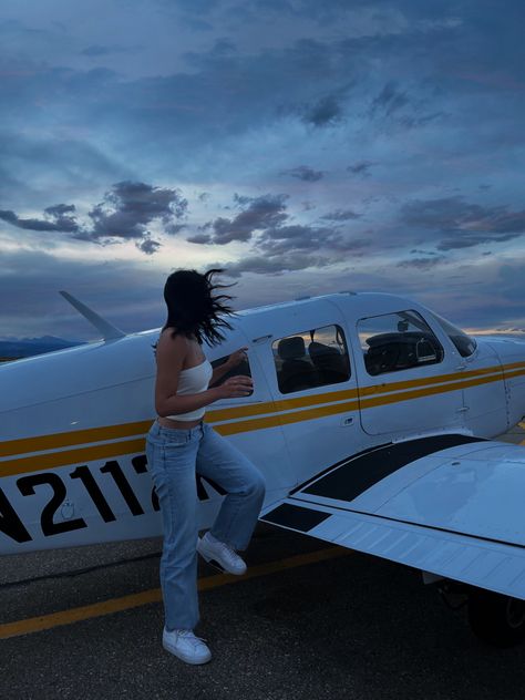 Pilot Aesthetic Girl, Lady Pilot Aesthetic, Pilots Quotes Aviation, Pilot Aesthetic, Pilot Girl, Pilot Life, Aircraft Maintenance Engineer, Pilot Career, Pilot Quotes