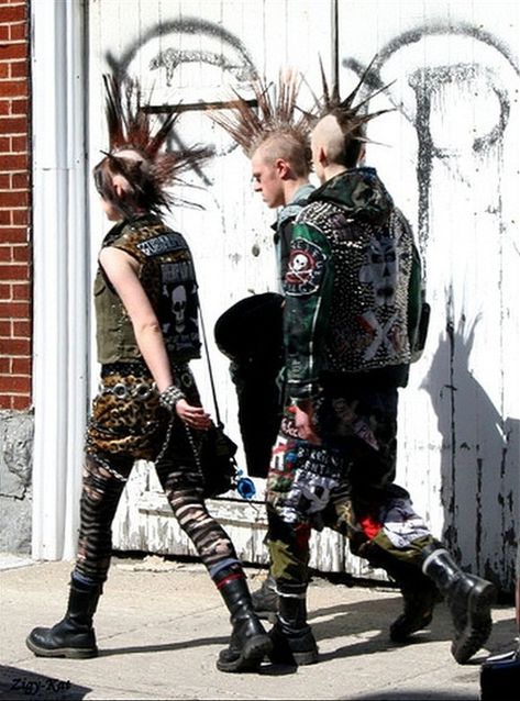 Punk Rock Outfits Men, Spider Squad, Punk Outfits Men, Punk Fashion Men, 80s Punk Fashion, Amen Break, Outfit Punk, Outfits Rock, Punk Mode