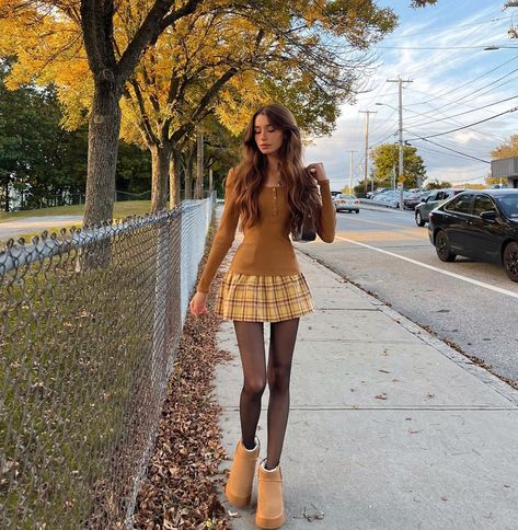 Bella Lombardi, Cute Mini Skirt Outfits, Festival Fashion Outfit, Aesthetic Dress, Fall Dress Outfit, Miniskirt Outfits, Fall Aesthetic, 가을 패션, Autumn Outfit