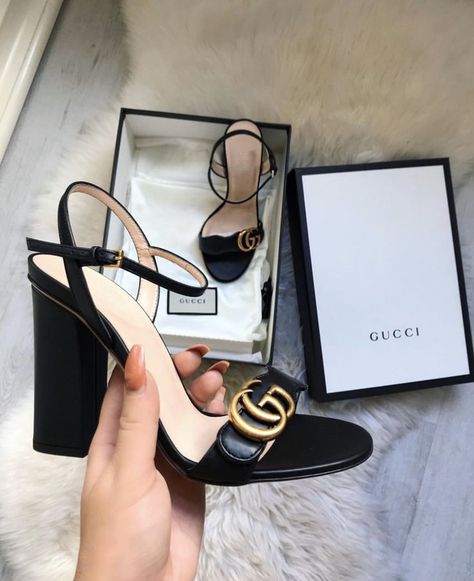 Gucci Heels, Donatella Versace, Fashion Heels, Fashion Black, Black High Heels, Pretty Shoes, Trendy Shoes, About Fashion, Gucci Shoes