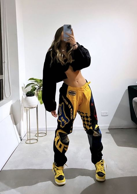 School Girlfriend, Girlfriend Outfits, Streetwear Outfit Ideas, Fest Outfits, Instagram Baddie, Outfit Ideas For Women, Lounge Outfit, Tomboy Style Outfits, Hip Hop Outfits