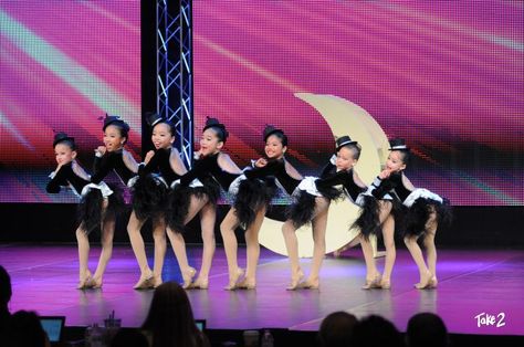 Dance Competition Dos and Don’ts {Brought to You by Debbie Roberts} - Showstopper VIP Dance Competitions, Dos And Don'ts, Teacher Tips, Dance Competition, Teacher Hacks, Bring It On, Concert