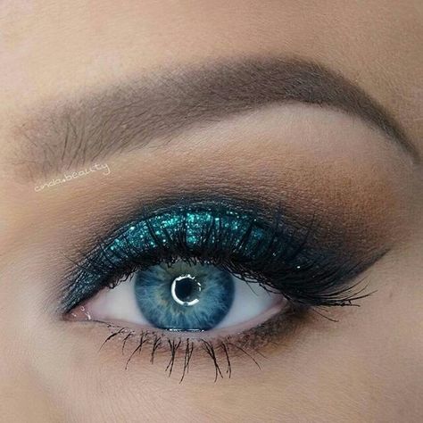 Prom Makeup Teal Dress, Peacock Blue Eye Makeup, Eye Makeup Turquoise, Dark Teal Makeup Look, Teal Blue Eye Makeup, Teal Blue Makeup Look, Teal And Silver Makeup, Teal Prom Makeup, Turquoise Makeup Looks