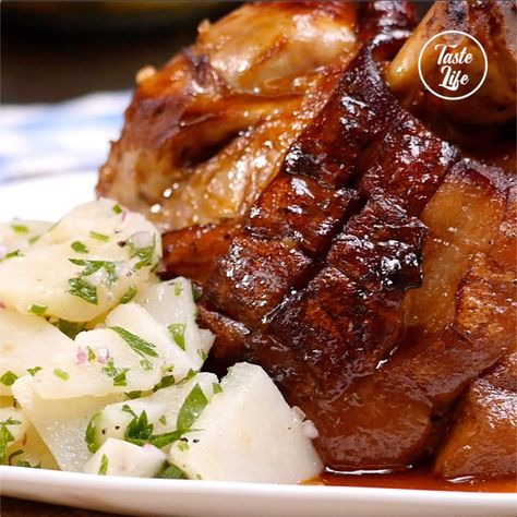 Eisbein Recipe, Pork Knuckle, German Food, Pork Roast, Pork Recipes, Potato Salad, Steak, Berlin, Chef