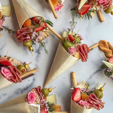 Thinking About Serving Wedding Appetizers to Your Guests? Read These 5 Tips First. - Green Wedding Shoes Charcuterie Cones Wedding, Charcuterie Cones Ideas, Appreciation Luncheon Ideas, Skewers Ideas, Sushi Appetizer, Charcuterie Tables, Wedding Hors D'oeuvres, Charcuterie Cones, Beach Dinner Party