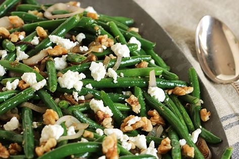 Green Beans with Goat Cheese, Shallots and Walnuts Vegetarian Thanksgiving Sides, Easy Thanksgiving Sides, Vegetarian Thanksgiving Recipes, Autumn Side Dishes, Rice Side, Goat Cheese Recipes, Green Bean Salads, Vegetarian Thanksgiving, Salad Recipes For Dinner