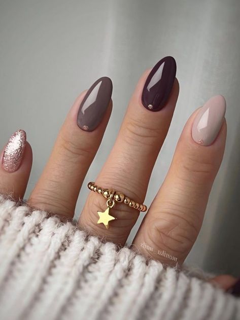 various fall shades of oval shaped nails Beige Nail Designs, Fall Almond Nails, Beige Nail, Beige Nails Design, Gold Gel Nails, Taupe Nails, Chic Manicure, Nail Designs Ideas, Nagellack Trends