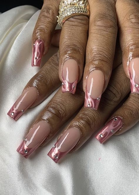 Nail Inspo Rose Gold, Light Pink And Silver Nails Prom, Pink Chrome Nails With Gems, Rose Gold Chrome French Tip Nails, Chrome Rose Gold Nails, Rose Gold Chrome Nails Designs, Rosegold Nailart, Rose Gold Nail Ideas, Rose Gold Chrome Nails