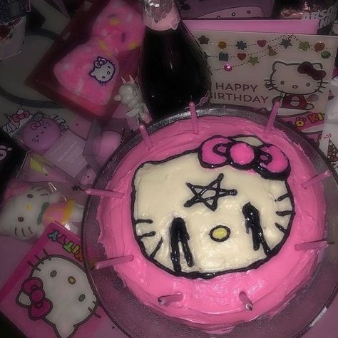 Kitty Birthday Cake, Hello Kitty Birthday Cake, Kitty Cake, Hello Kitty Cake, Hello Kitty Birthday, Creepy Cute, My Aesthetic, Birthday Cake, Hello Kitty