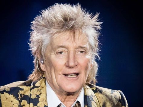 10 Best Rod Stewart Songs of All Time - NewsBreak Linda Ronstadt Songs, Rod Stewart Songs, Rod Stewart Concert, Elton John Songs, Stevie Nicks Songs, Classic Rock Songs, Elvis Presley Songs, Gladys Knight, Stage Presence