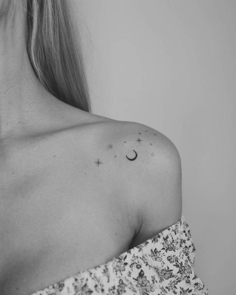 Stars Collarbone Tattoo, La Luna Tattoo, Tattoo Collarbone, Moon And Stars Tattoo, Moon Star Tattoo, Collarbone Tattoos, Luna Tattoo, Small Moon Tattoos, Collarbone Tattoo