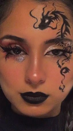 Dragon Eye Makeup Halloween, Dragon Costume Women Makeup, Rare Halloween Costumes For Women, Halloween Dragon Makeup, Graphic Eyeliner Halloween, Dragon Inspired Makeup, Asian Halloween Makeup, Halloween Graphic Eyeliner, Dragon Makeup Kids