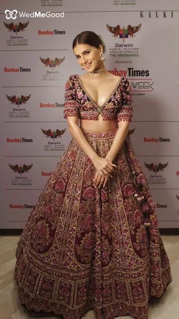 Tara Sutaria Lehenga, Lehenga Ideas, Lengha Blouse, Heavy Lehenga, Tara Sutaria, Bridal Lengha, Red Bridal Dress, Wedding Lehengas, Henna Night