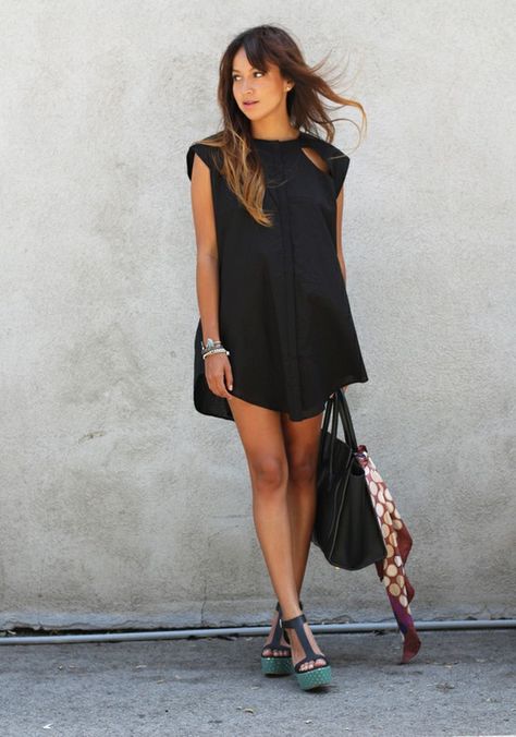 I need this dress! Outfit Vestido, Sincerely Jules, Womens Fashion Casual Summer, Breezy Dress, Fashion Over 40, Inspiration Mode, Outfits Casuales, Fashion Street, Womens Fashion Casual