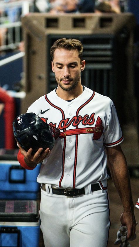 Matt Olson walks through the dugout with helmet and batting gloves to go on-deck. Braves Wallpaper, Atlanta Braves Wallpaper, Matt Olson, Brave Wallpaper, Hot Baseball Players, Baseball Wallpaper, Atlanta Braves Baseball, Baseball Guys, Braves Baseball