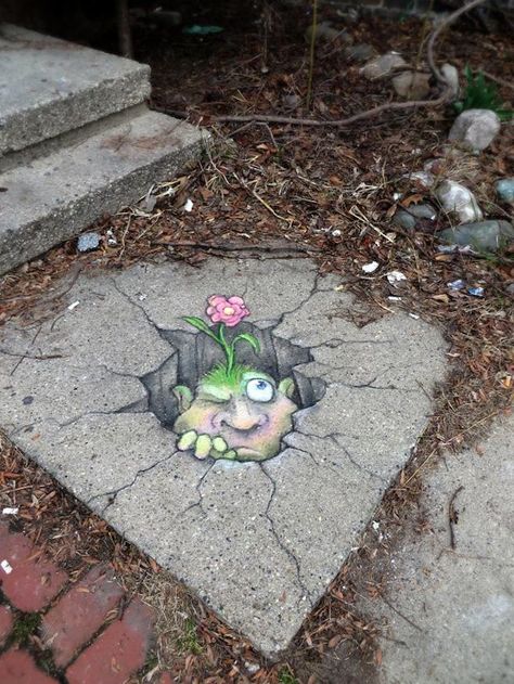 David Zann Street Chalk Art, David Zinn, Pavement Art, 3d Chalk Art, Street Art Utopia, Sidewalk Chalk Art, Sidewalk Art, 3d Street Art, Amazing Street Art