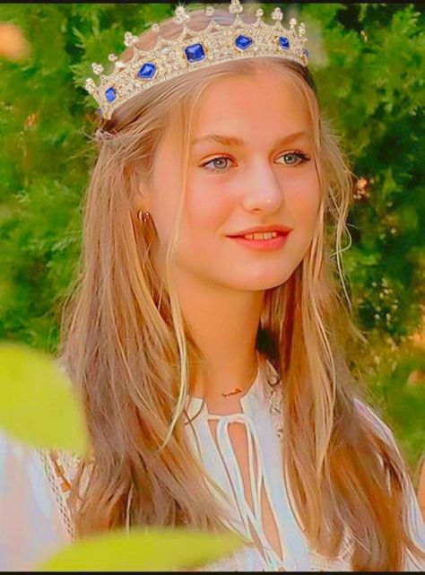 Johnny Depp Girlfriend, Princess Leonor Of Spain, Leonor Of Spain, Leonor Princess Of Asturias, Dove Images, Princess Of Spain, Fairytale Aesthetic, Royal Beauty, Video Call With Boyfriend Screen Photo