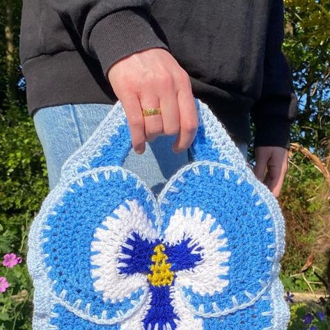 Bags Ideas, Crochet Bag Pattern Free, Crochet Business, Pansies Flowers, Crochet Inspo, Crochet Inspiration, Crochet Bag Pattern, Crochet Bags, Aesthetic Collage