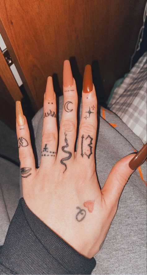 4 Letter Words Tattoo Fingers, Edgy Hand Tattoos For Women, Women's Finger Tattoos, 13 Finger Tattoo, Nuckle Tats Girl, Edgy Finger Tattoo, Female Knuckle Tattoos, Flaws And Sins Tattoo, Hand Tattoos Baddie