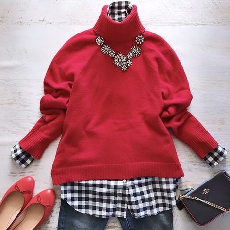 Over 60 Fashion, 60 Fashion, Red Sweater, Looks Chic, Fashion Over 50, Mode Inspiration, Winter Fashion Outfits, Fall Winter Outfits, Outfits Casuales