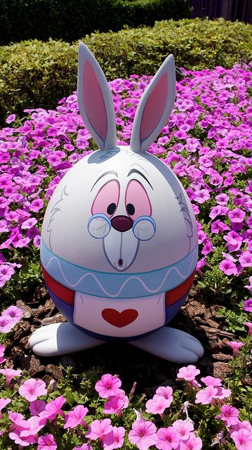 Easter view in Tokyo Disneyland by Dloves.funi2, via Flickr Disney Easter Eggs, Ghostbusters Party, Ukrainian Eggs, Egg Ideas, Disney Easter, Easter Egg Designs, Easter Egg Painting, Holiday Flower, Alice In Wonderland Party