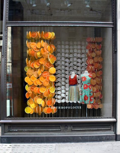 anthropologie window Anthropologie Window Display, Anthropologie Display, Display Visual Merchandising, Vitrine Design, Summer Window, Store Window Displays, Design Café, Amazing Artists, Interior Vintage