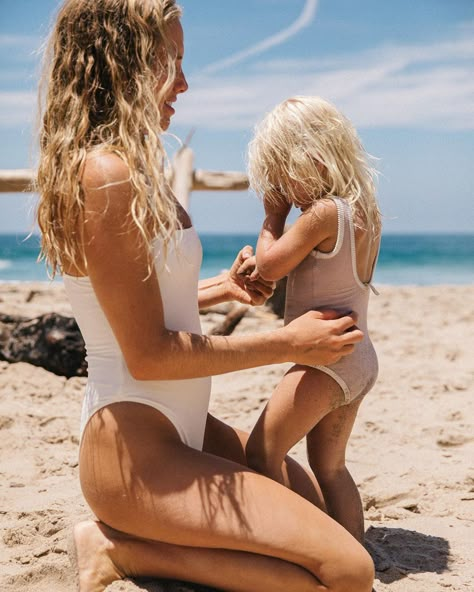 J E N A V I E V E  B E L A I R on Instagram: “beach mama @leahpbradley for @thebeachpeople” Beach Motherhood Session, Beach Kids Aesthetic, Beach Mom Aesthetic, Hawaii With Baby, Beach Mama, Mom And Daughters, Affirmation Cards For Kids, Hawaii Kids, Beach Mom