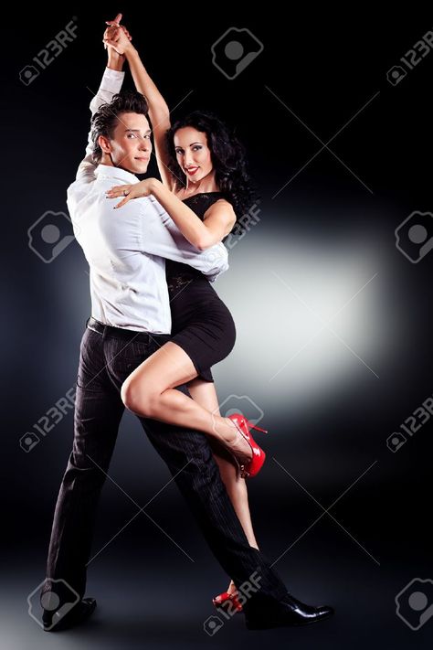 Salsa Dance Lessons, Ballroom Dance Photography, Salsa Lessons, Dance Couple, Ballroom Dance Dress, Types Of Dancing, Salsa Dance, Tango Dance, Argentine Tango