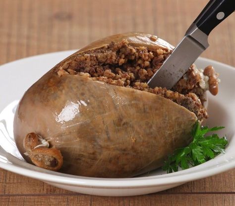 Haggis – Scotland | 17 Of The Most Bizarre Foods Eaten Around The World Bizarre Foods, Dehydrated Food, Exotic Food, Weird Food, Easy Soups, Easy Soup Recipes, Halloween Recipes, Dinner Dishes, International Recipes