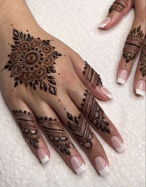 Jhumka Mehndi Design, Aesthetic Henna, Jhumka Design, Henna Tattoo Design, Henna Hands, Unique Henna, Henna Inspo, Mehndi Outfit, Pretty Henna