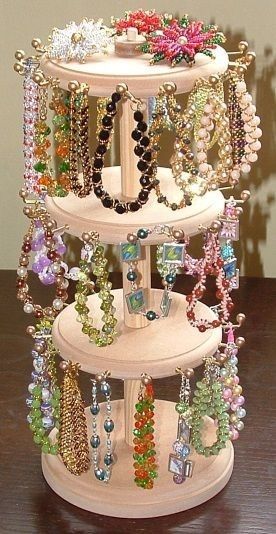 ❤️ Selling Stand Display Ideas, Bracelet Display Ideas, Diy Jewelry Stand, Jewelry Display Booth, Creative Jewelry Displays, Vasos Vintage, قلادات متدلية, Craft Market Display, Jewelry Storage Diy