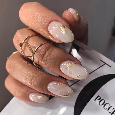 Nia Cute Gold Nails, Gold Nails Prom, Gold Acrylic Nails, Multicolored Nails, Gold Nail Designs, Gold Nail Art, Simple Gel Nails, Minimal Nails, Metallic Nails