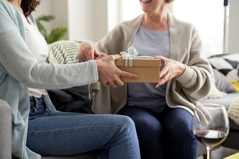 For those interested in saving some money and using your organizing habits for good, here are five no-spend, tech-focused gift ideas for family and friends. Warmies Slippers, Free Gift Ideas, Free Gift Idea, Bad Breakup, Giving Gifts, Tech Gift, Travel Finds, Jersey Girl, Feel Loved