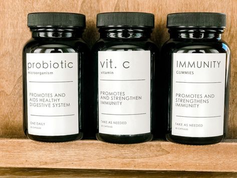 Vitamin Organization Ideas Pill Bottles, Cute Vitamin Storage, Medicine Bottle Label Design, Aesthetic Vitamin Storage, Vitamin Bottle Organization, Supplement Organization Ideas, Vitamin Organization Ideas, Vitamin Storage Ideas, Cleaner Organization